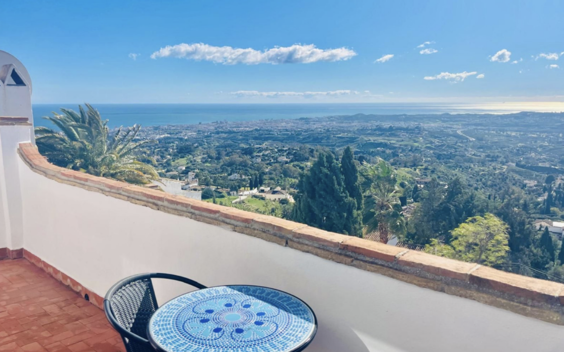 Просторный таунхаус с 2 спальнями и панорамным видом в Михас