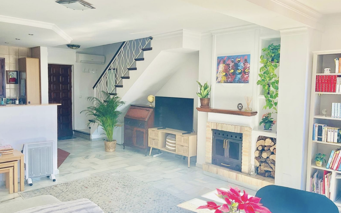 Просторный таунхаус с 2 спальнями и панорамным видом в Михас