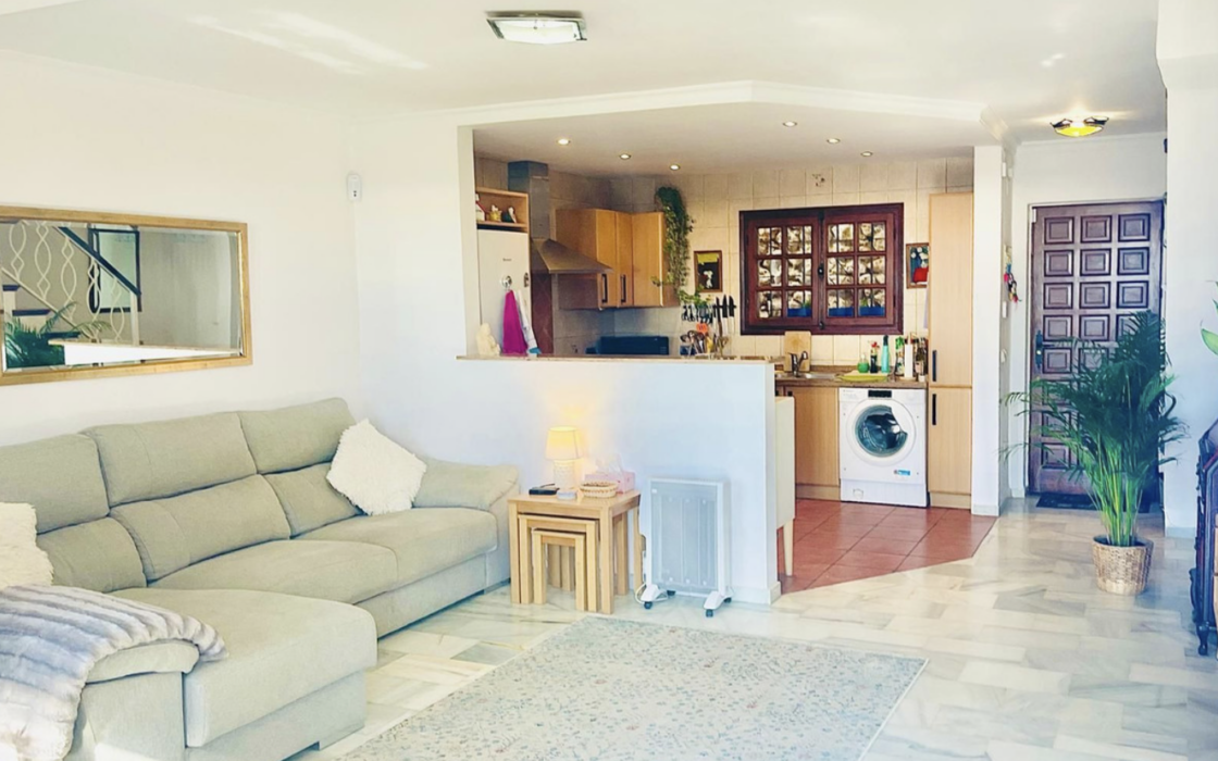 Просторный таунхаус с 2 спальнями и панорамным видом в Михас