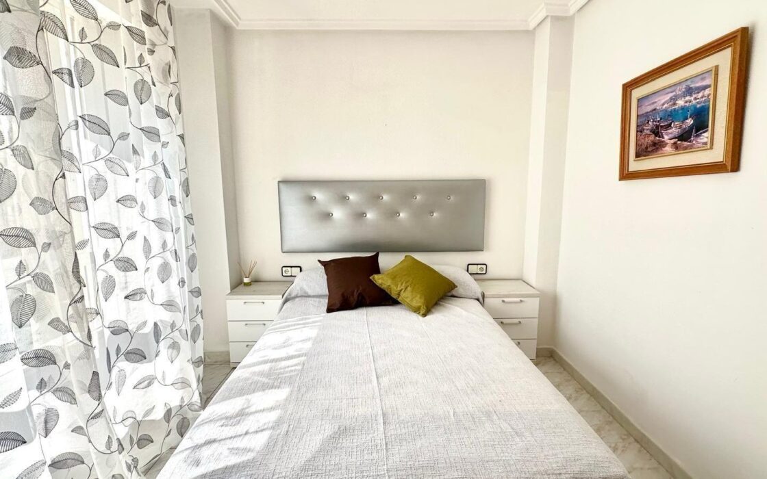 Апартаменты в Торревьехе 60 кв.м с террасой у моря