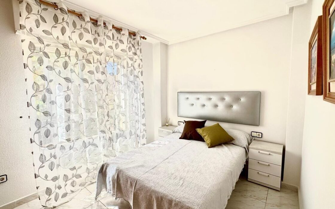 Апартаменты в Торревьехе 60 кв.м с террасой у моря