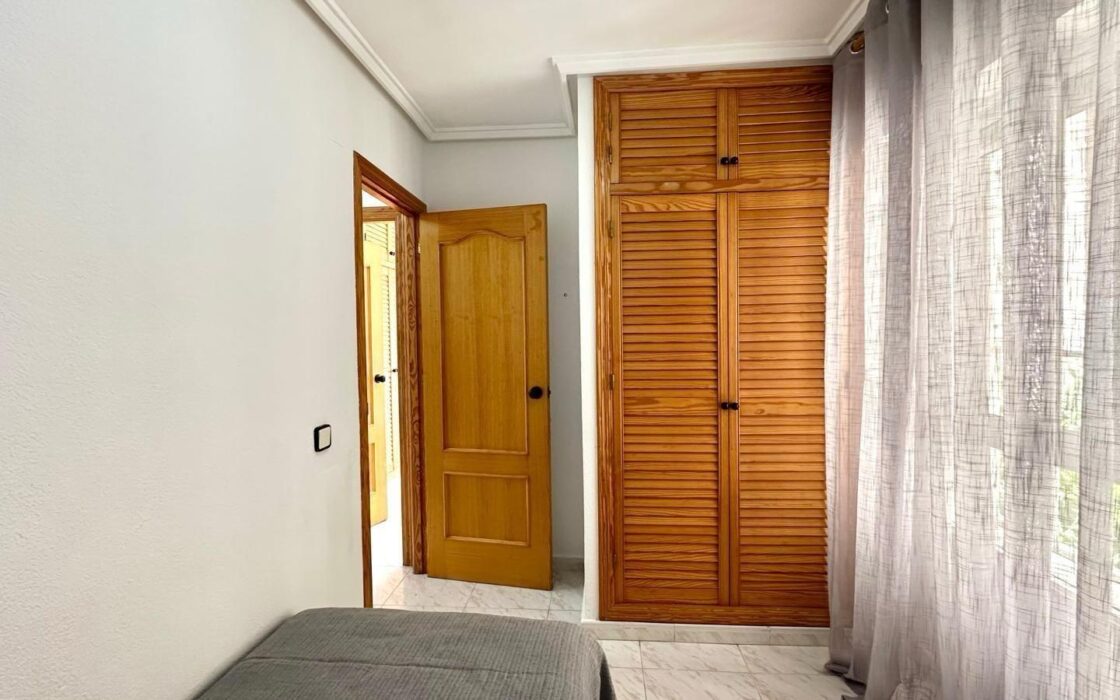 Апартаменты в Торревьехе 60 кв.м с террасой у моря