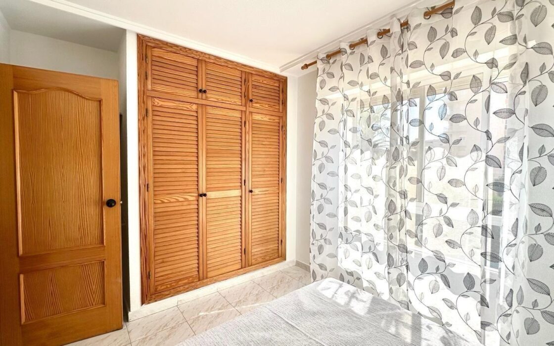 Апартаменты в Торревьехе 60 кв.м с террасой у моря