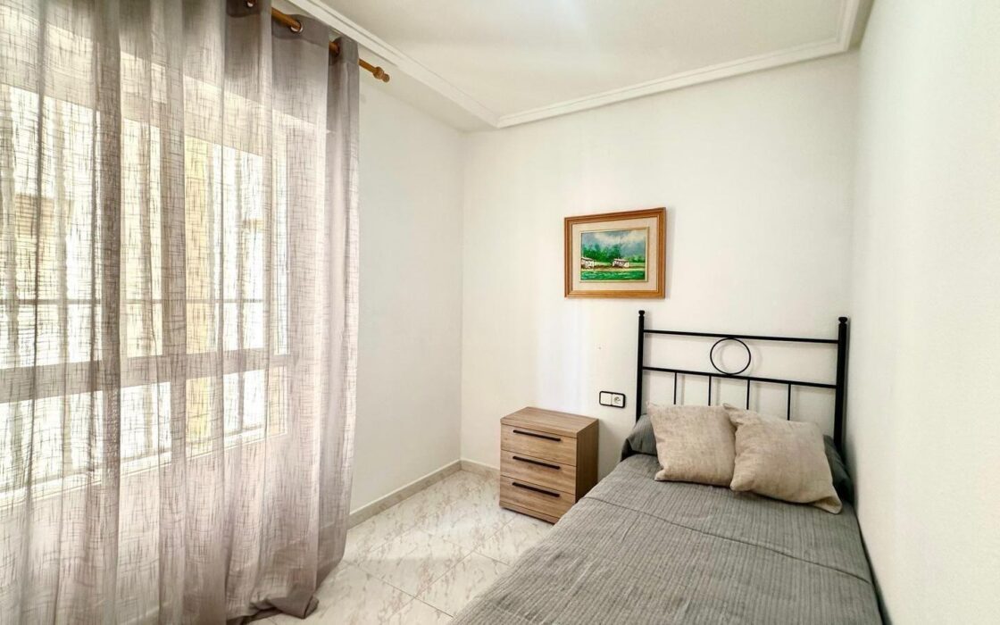 Апартаменты в Торревьехе 60 кв.м с террасой у моря