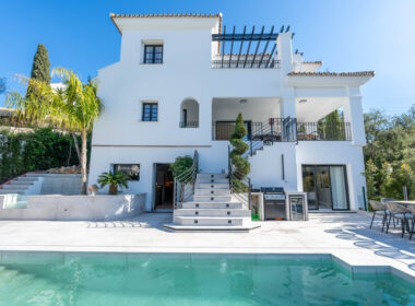 Отдельная вилла в Марбелье с террасой 496 кв.м