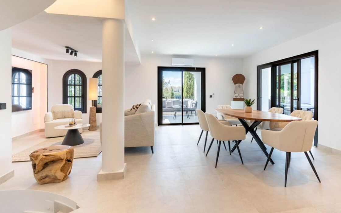 Отдельная вилла в Марбелье с террасой 496 кв.м