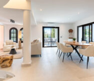 Отдельная вилла в Марбелье с террасой 496 кв.м