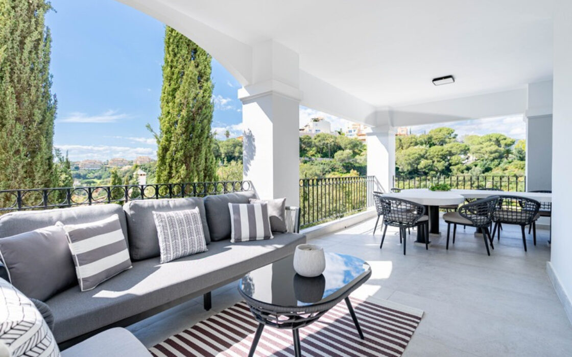 Отдельная вилла в Марбелье с террасой 496 кв.м