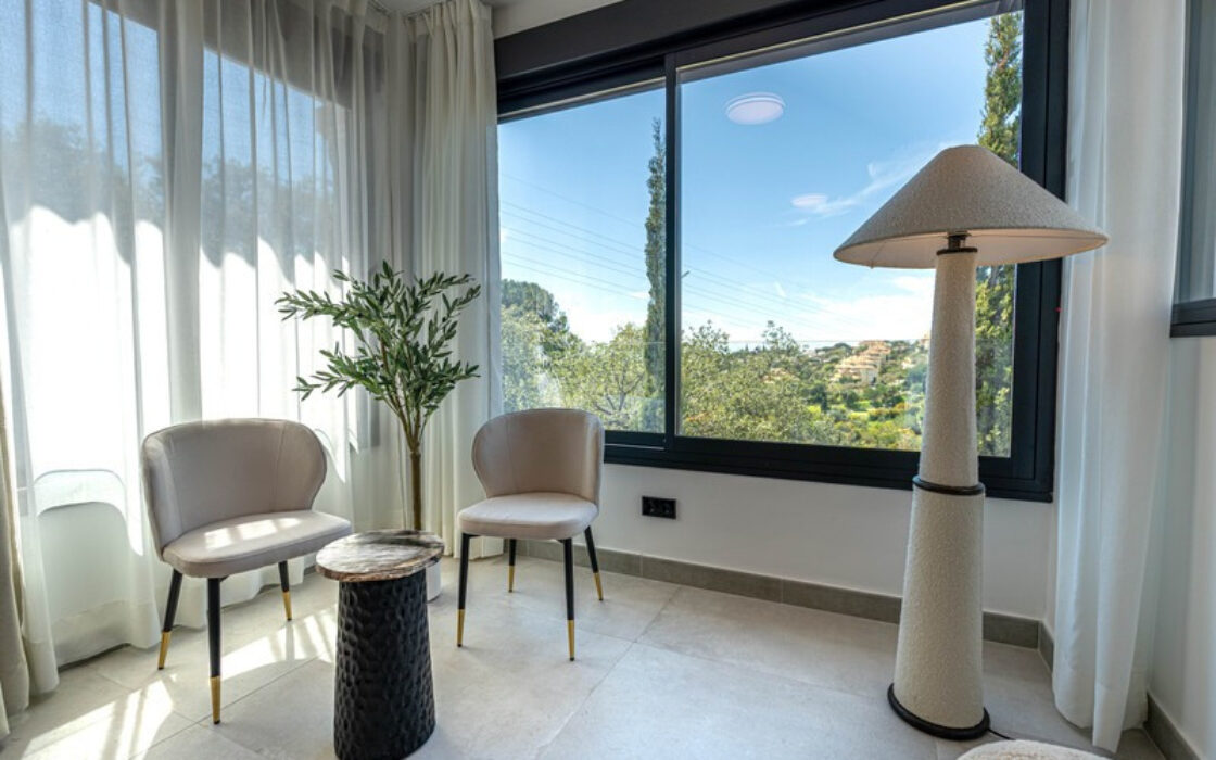 Отдельная вилла в Марбелье с террасой 496 кв.м