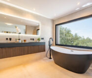 Отдельная вилла в Марбелье с террасой 496 кв.м