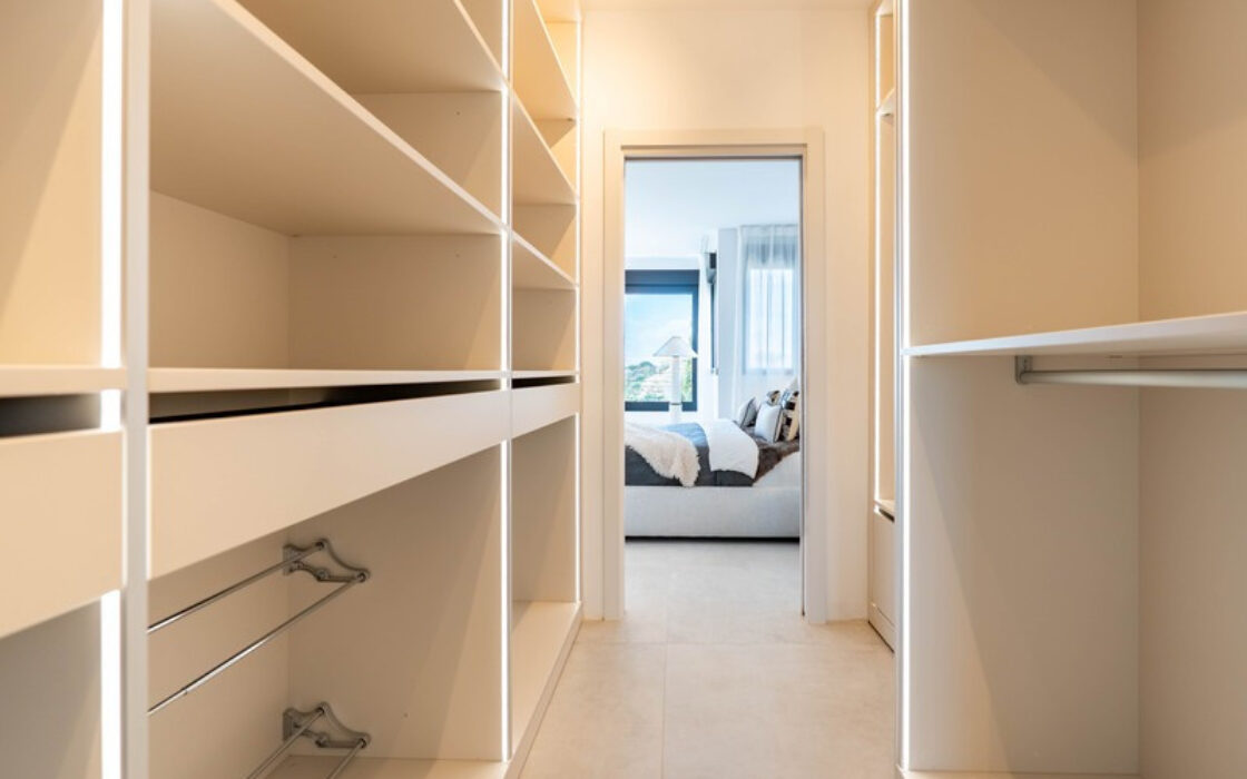 Отдельная вилла в Марбелье с террасой 496 кв.м