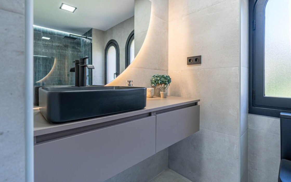 Отдельная вилла в Марбелье с террасой 496 кв.м