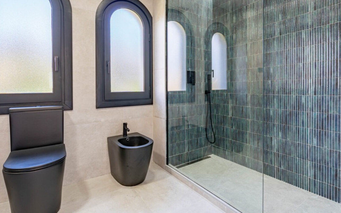 Отдельная вилла в Марбелье с террасой 496 кв.м