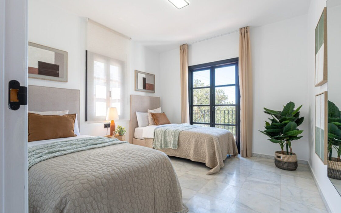 Отдельная вилла в Марбелье с террасой 496 кв.м