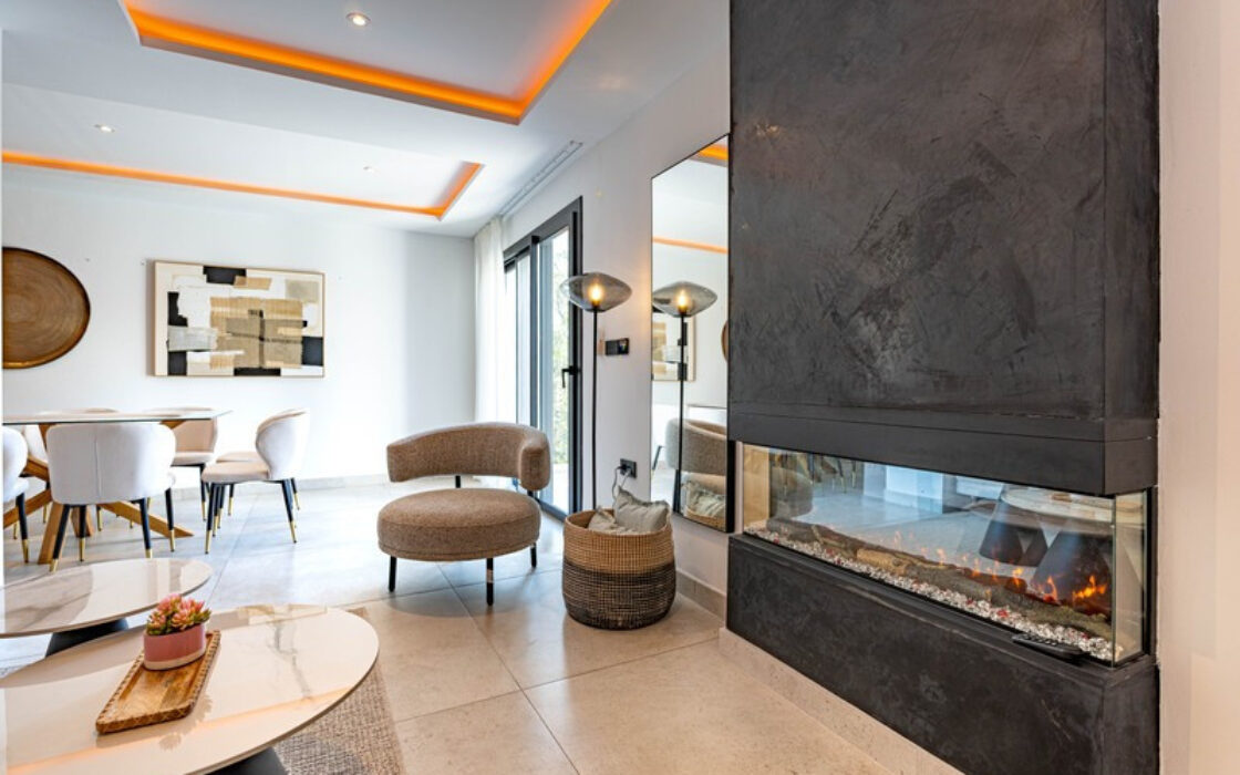 Отдельная вилла в Марбелье с террасой 496 кв.м