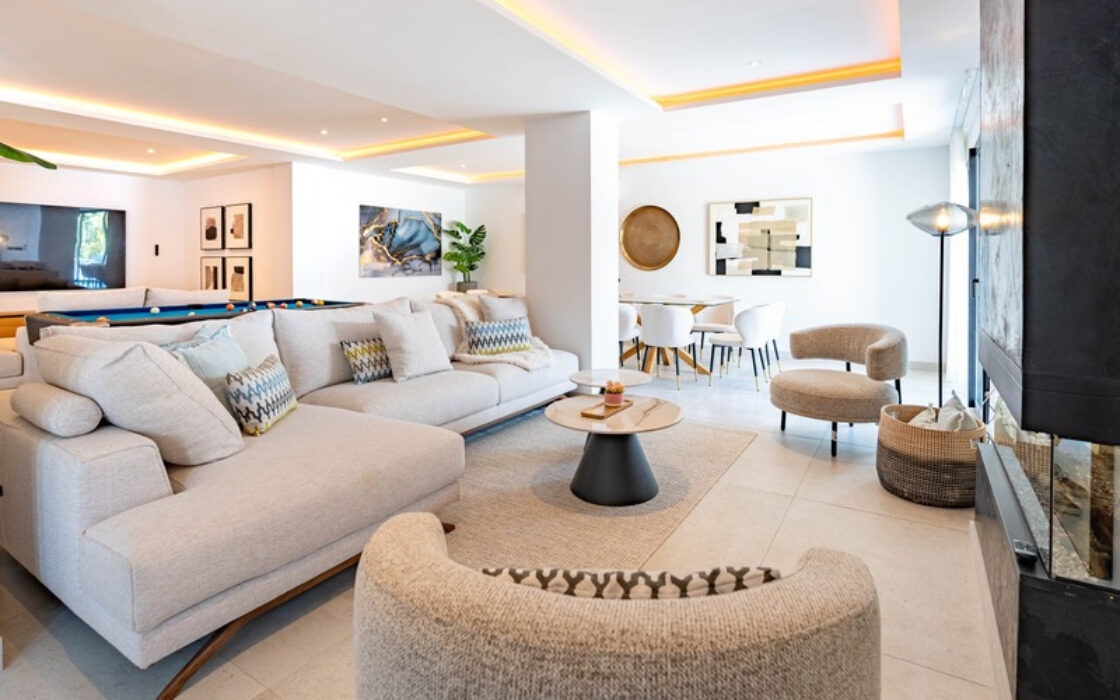 Отдельная вилла в Марбелье с террасой 496 кв.м