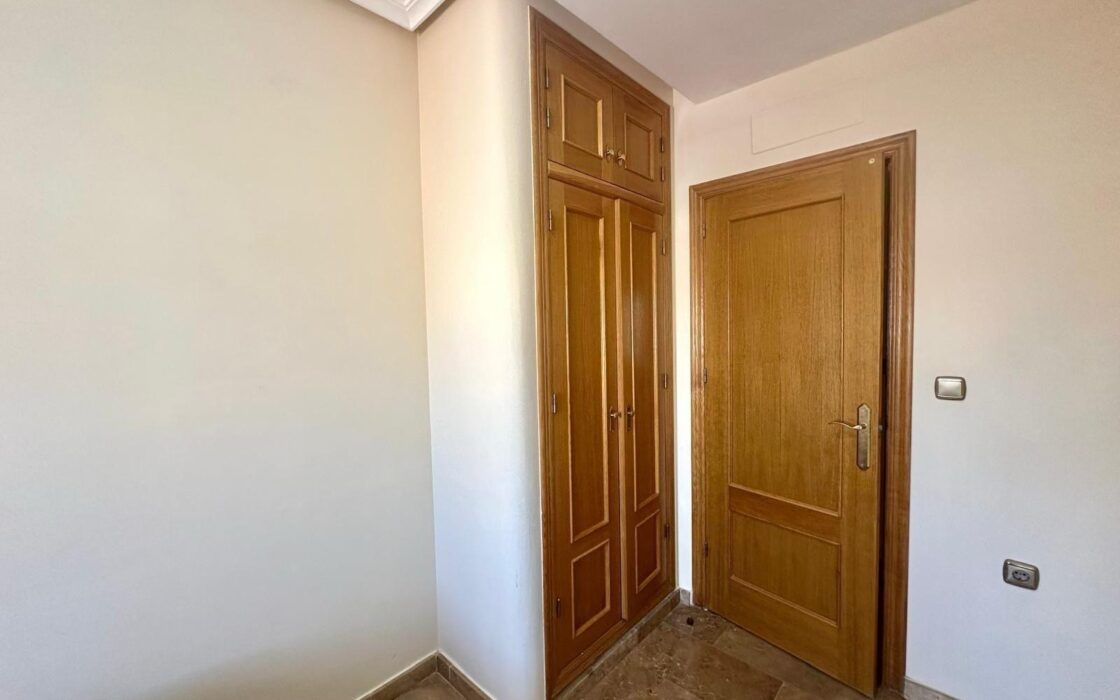 Апартаменти 130 кв.м в Торрев’єсі 450 м від моря