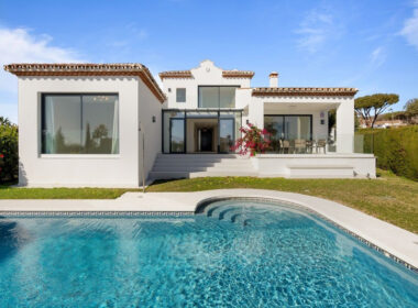 Отдельная вилла в Эльвирии 181 кв.м с террасой у моря