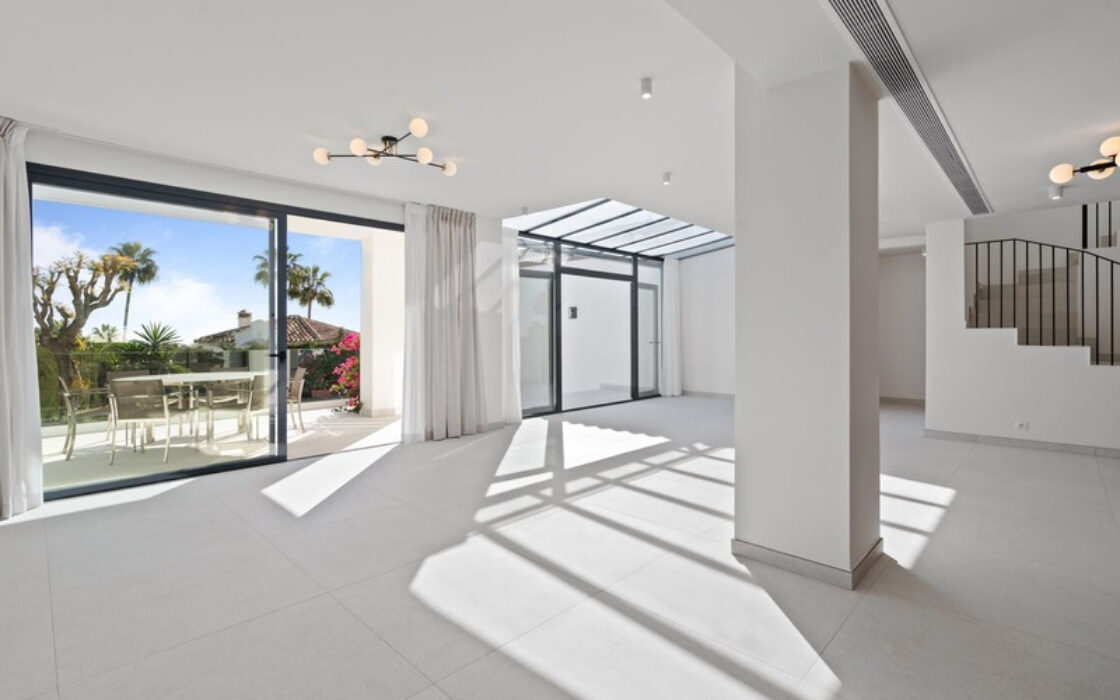 Окрема вілла в Ельвірії 181 кв.м з терасою біля моря