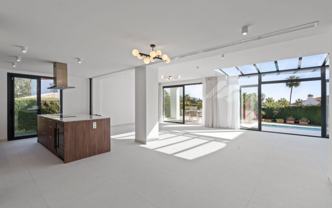 Окрема вілла в Ельвірії 181 кв.м з терасою біля моря