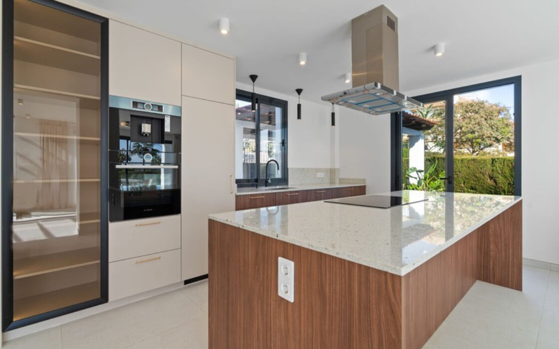 Окрема вілла в Ельвірії 181 кв.м з терасою біля моря