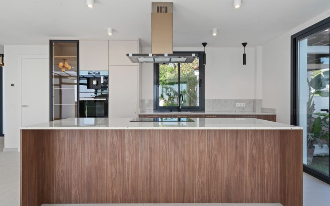 Окрема вілла в Ельвірії 181 кв.м з терасою біля моря