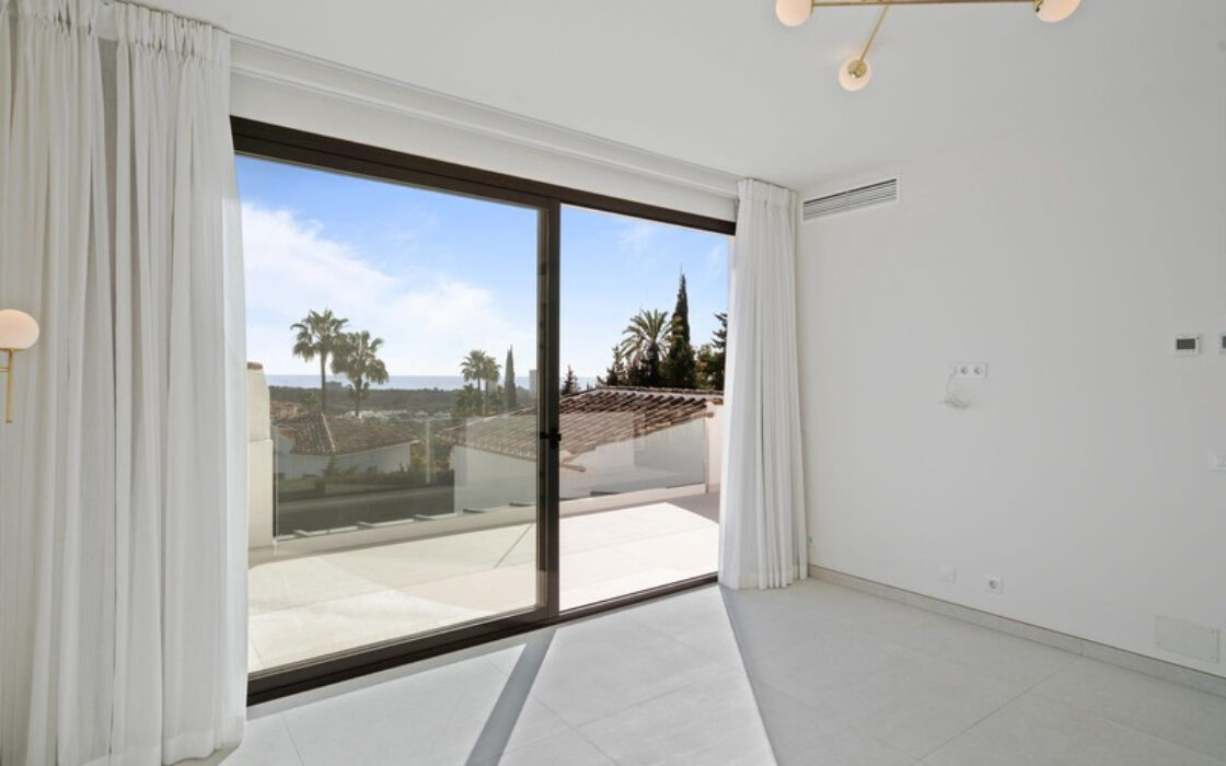 Окрема вілла в Ельвірії 181 кв.м з терасою біля моря