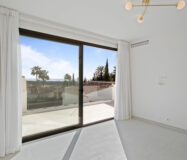 Окрема вілла в Ельвірії 181 кв.м з терасою біля моря