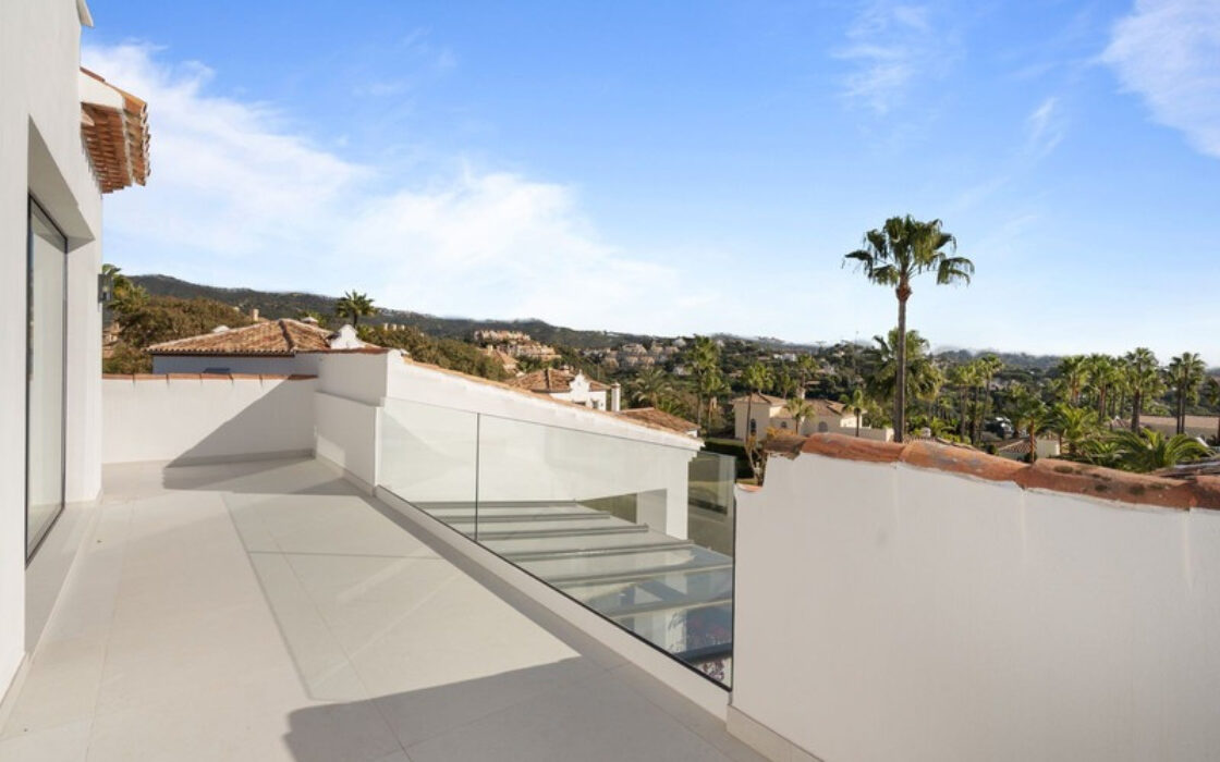 Окрема вілла в Ельвірії 181 кв.м з терасою біля моря