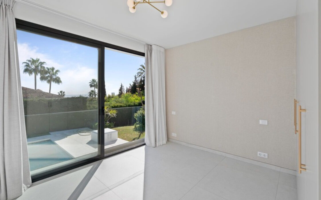 Окрема вілла в Ельвірії 181 кв.м з терасою біля моря