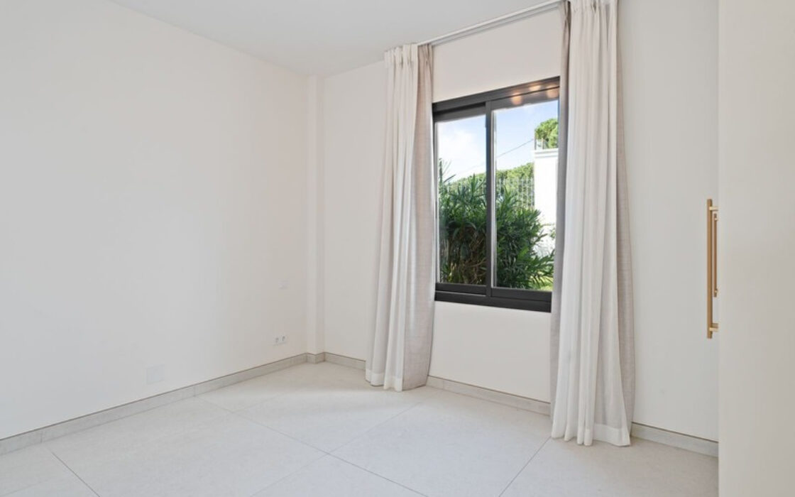 Окрема вілла в Ельвірії 181 кв.м з терасою біля моря