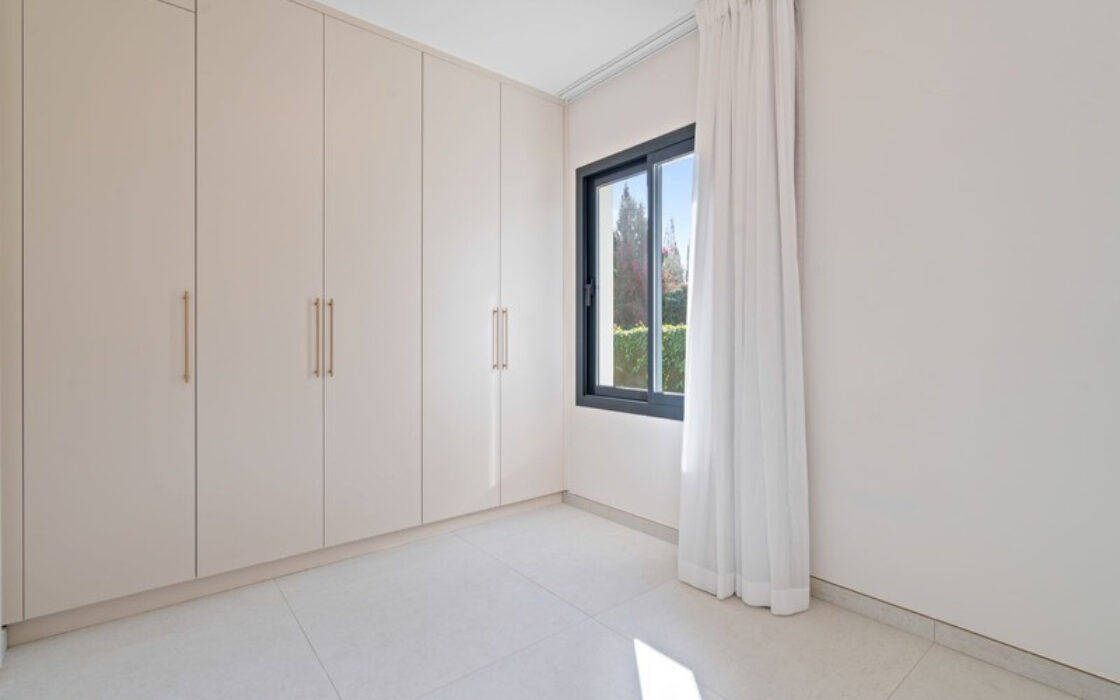 Окрема вілла в Ельвірії 181 кв.м з терасою біля моря