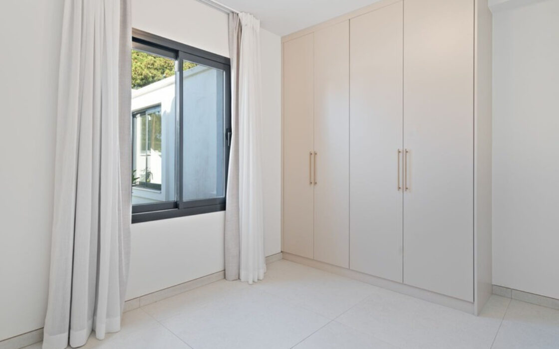 Окрема вілла в Ельвірії 181 кв.м з терасою біля моря