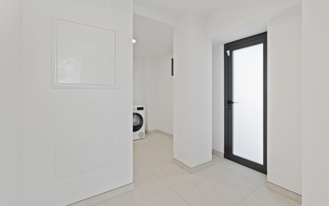 Окрема вілла в Ельвірії 181 кв.м з терасою біля моря