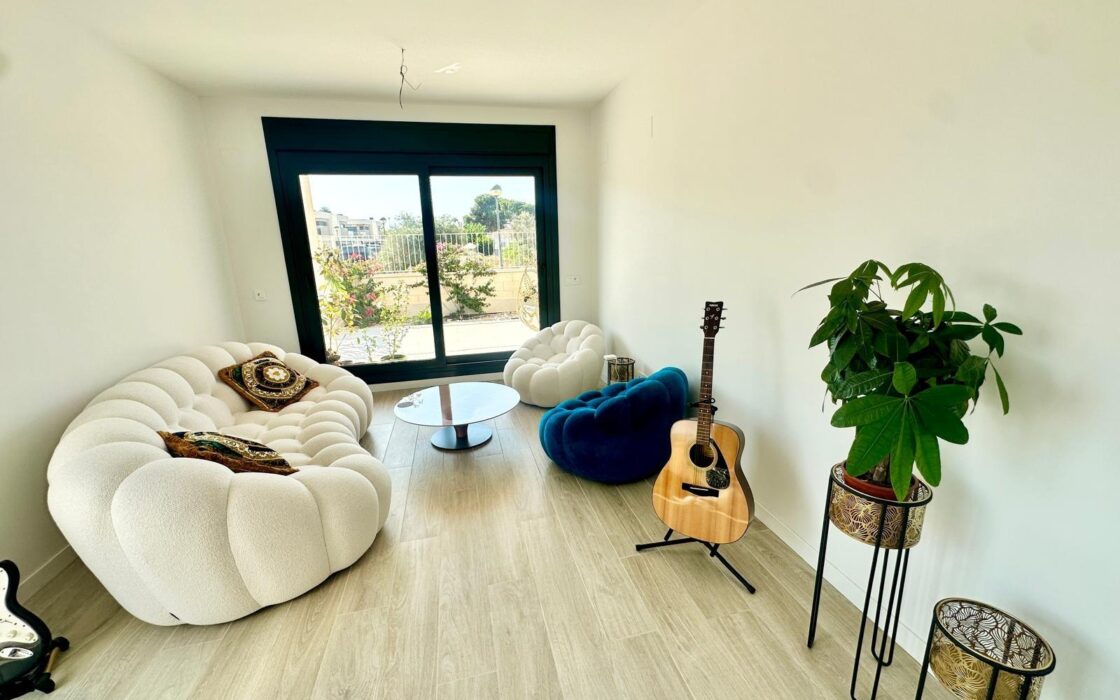 Апартаменты 80 кв.м в Аликанте с террасой у моря