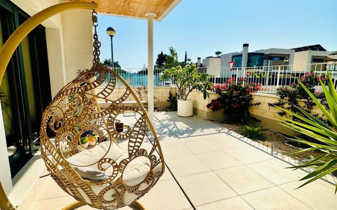 Апартаменты 80 кв.м в Аликанте с террасой у моря