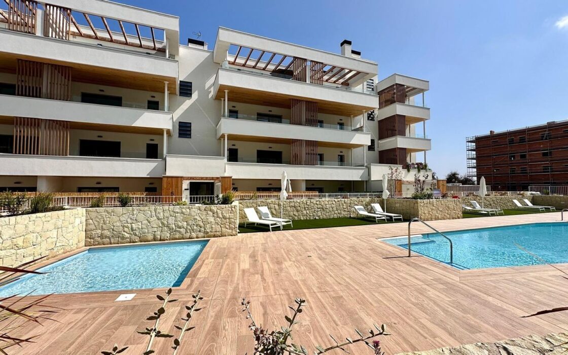 Апартаменты 80 кв.м в Аликанте с террасой у моря