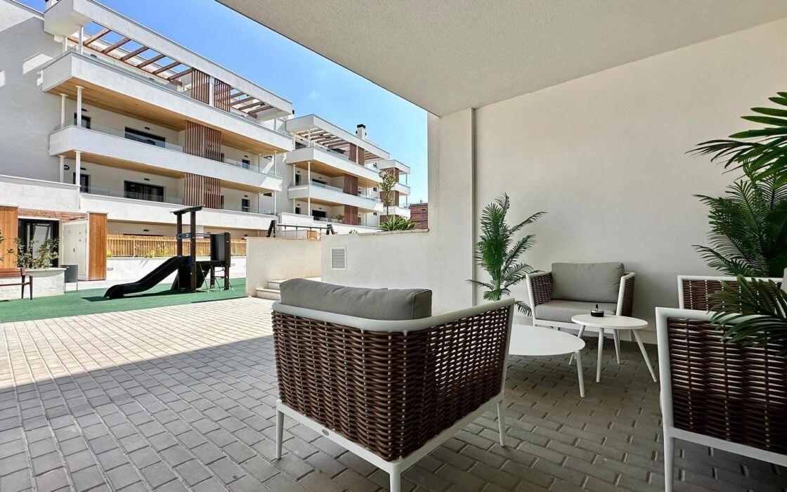 Апартаменты 80 кв.м в Аликанте с террасой у моря