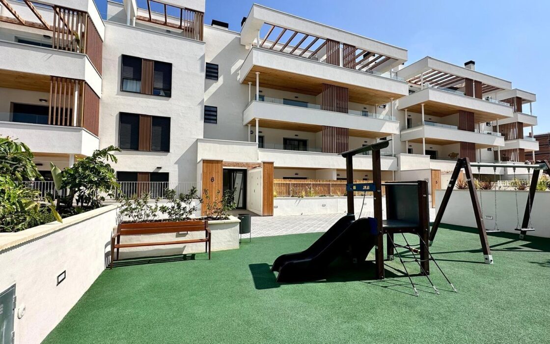 Апартаменты 80 кв.м в Аликанте с террасой у моря