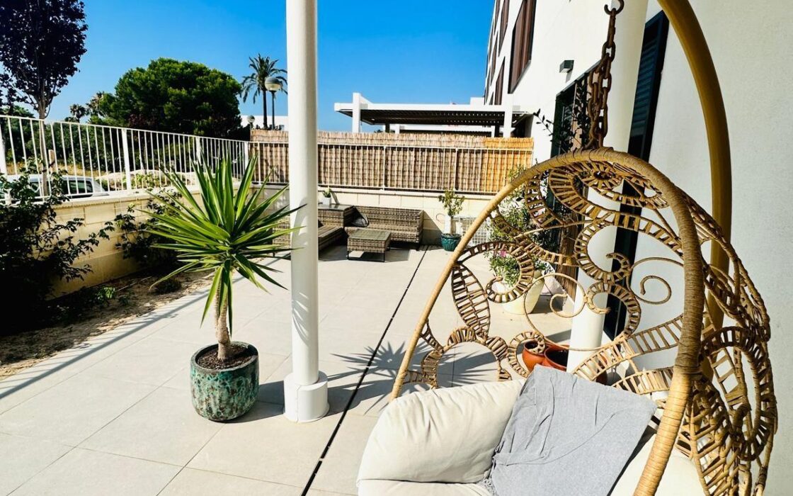 Апартаменты 80 кв.м в Аликанте с террасой у моря