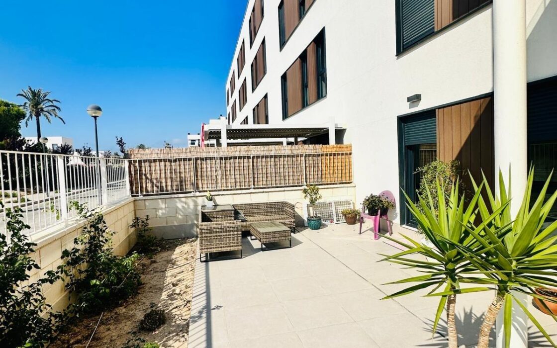 Апартаменты 80 кв.м в Аликанте с террасой у моря