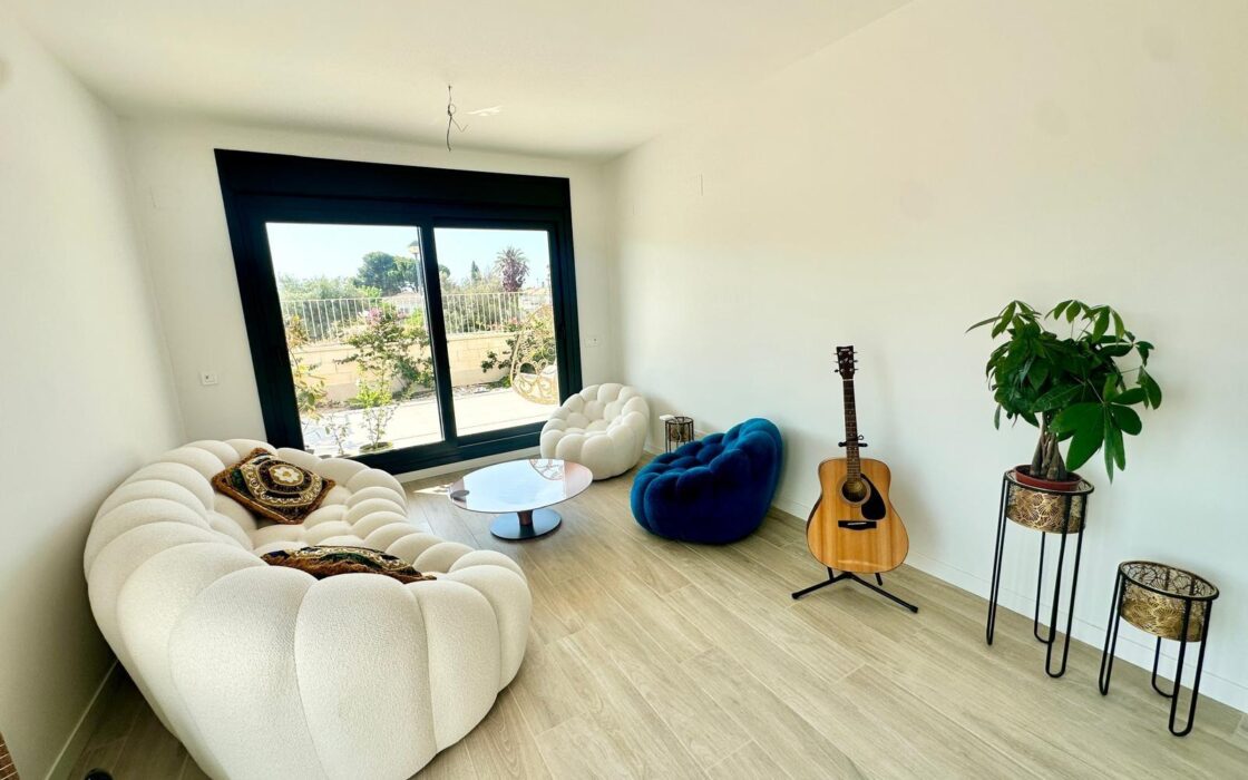 Апартаменты 80 кв.м в Аликанте с террасой у моря