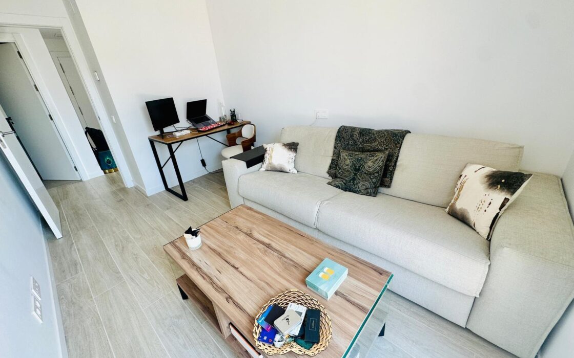 Апартаменты 80 кв.м в Аликанте с террасой у моря