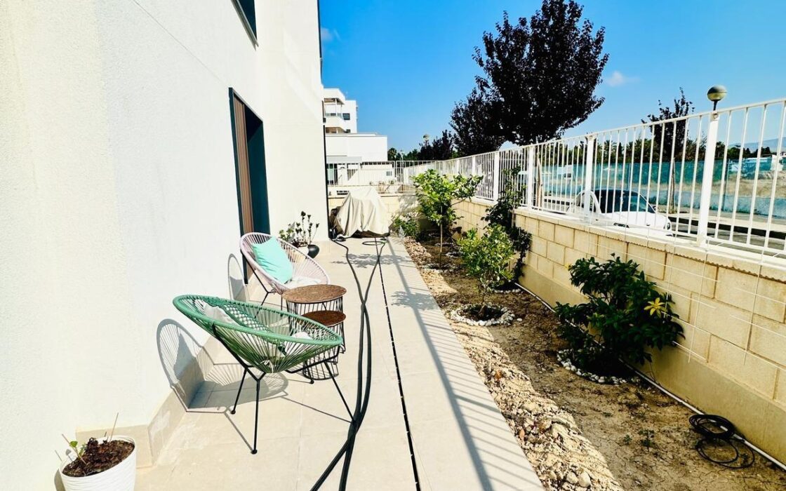 Апартаменты 80 кв.м в Аликанте с террасой у моря