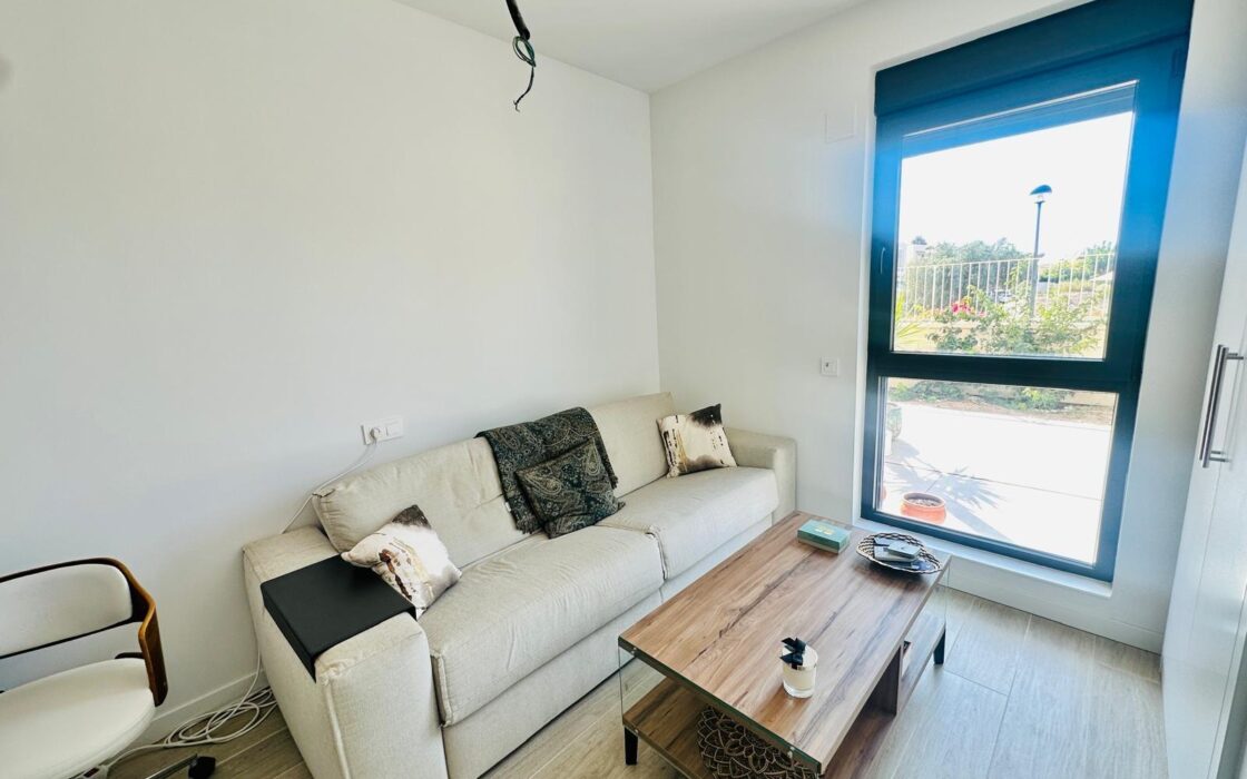 Апартаменты 80 кв.м в Аликанте с террасой у моря