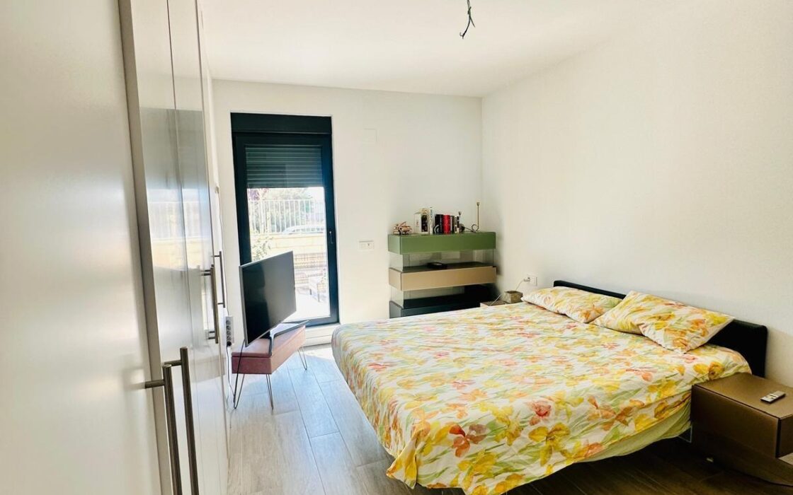 Апартаменты 80 кв.м в Аликанте с террасой у моря