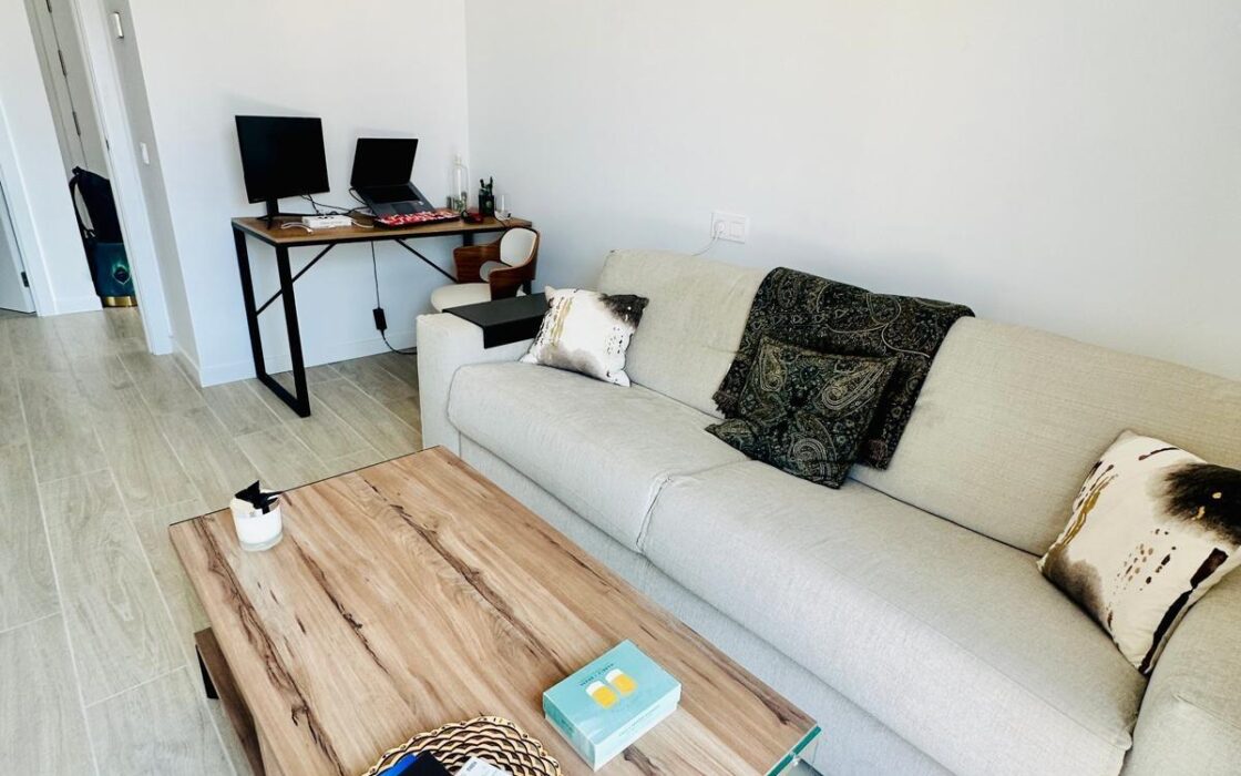 Апартаменты 80 кв.м в Аликанте с террасой у моря