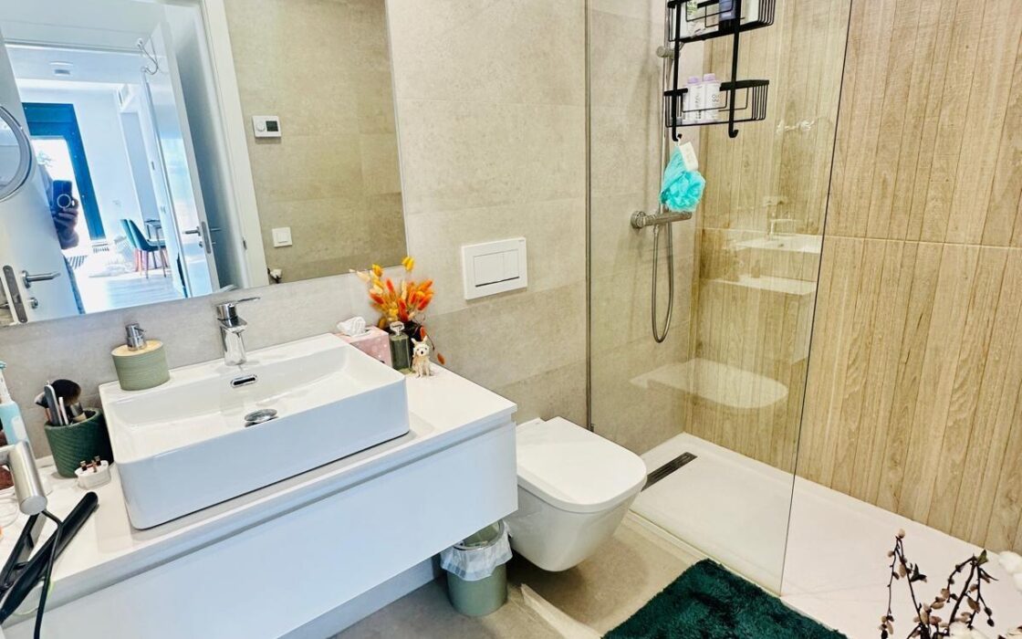 Апартаменты 80 кв.м в Аликанте с террасой у моря