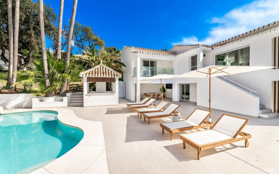 Отдельная вилла в Марбелье 302 кв.м с террасой у моря