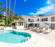 Отдельная вилла в Марбелье 302 кв.м с террасой у моря